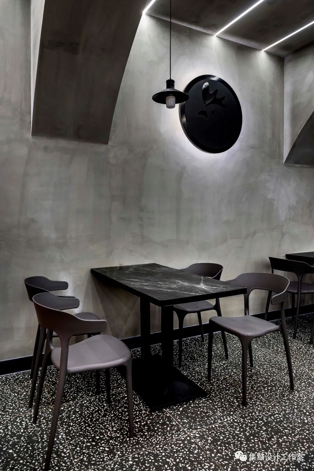 遵义老炮深夜烤鸡,炭火竹签构建美食空间-30