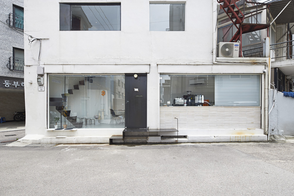 白色梦幻 | 10 平米迷你咖啡厅的惊艳室内设计-18