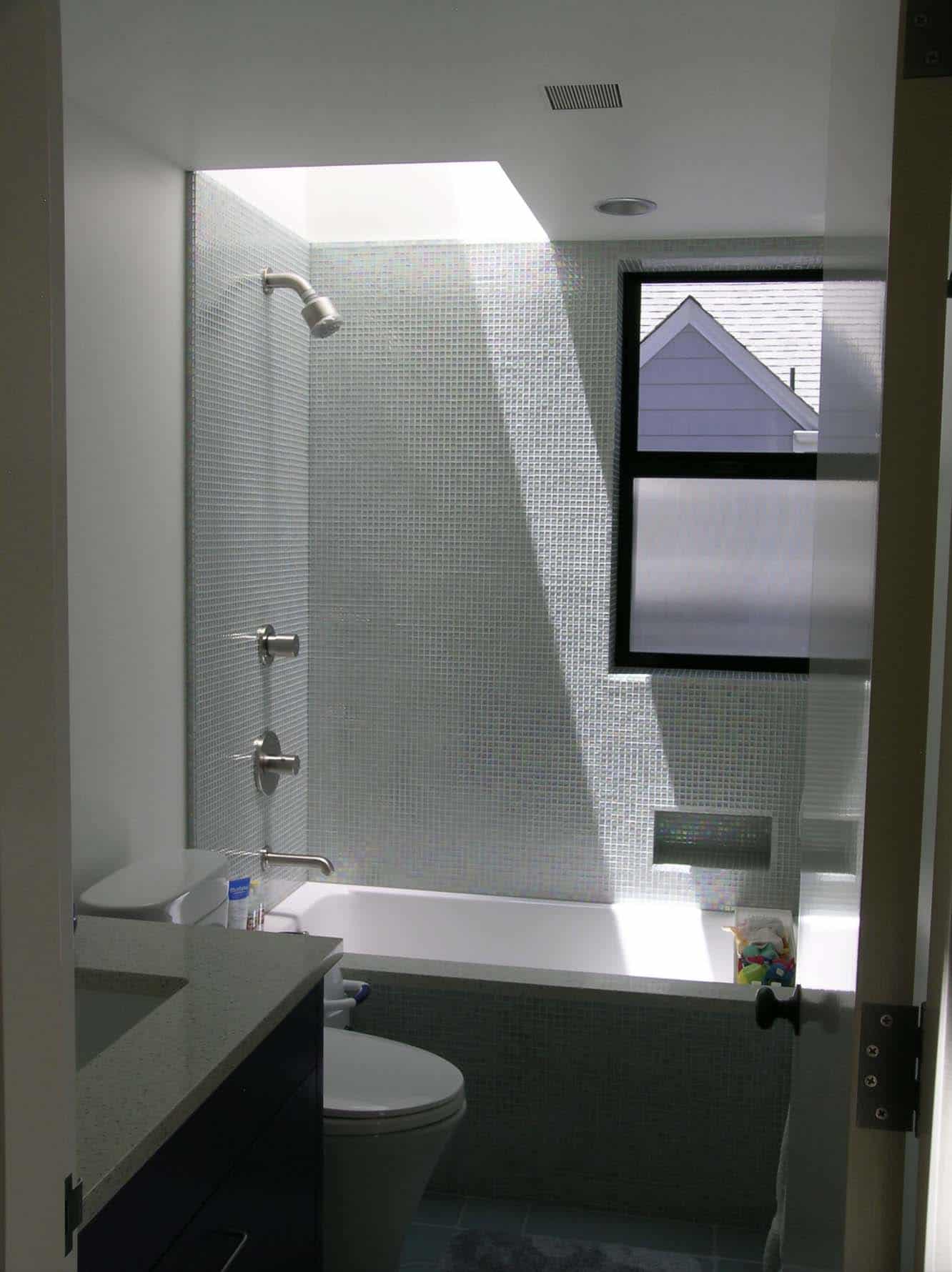 Inside a spectacular Palo Alto house with a cool green roof deck-19