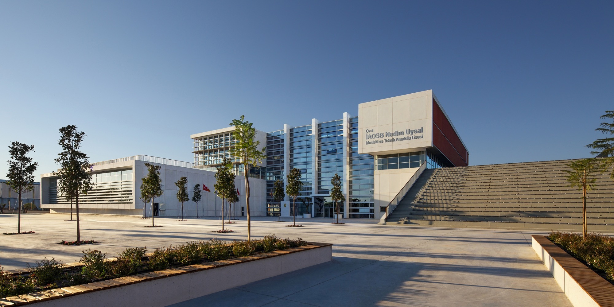 土耳其 AOIZ Nedim Uysal 私立高中 Technical and Industrial High School building-17