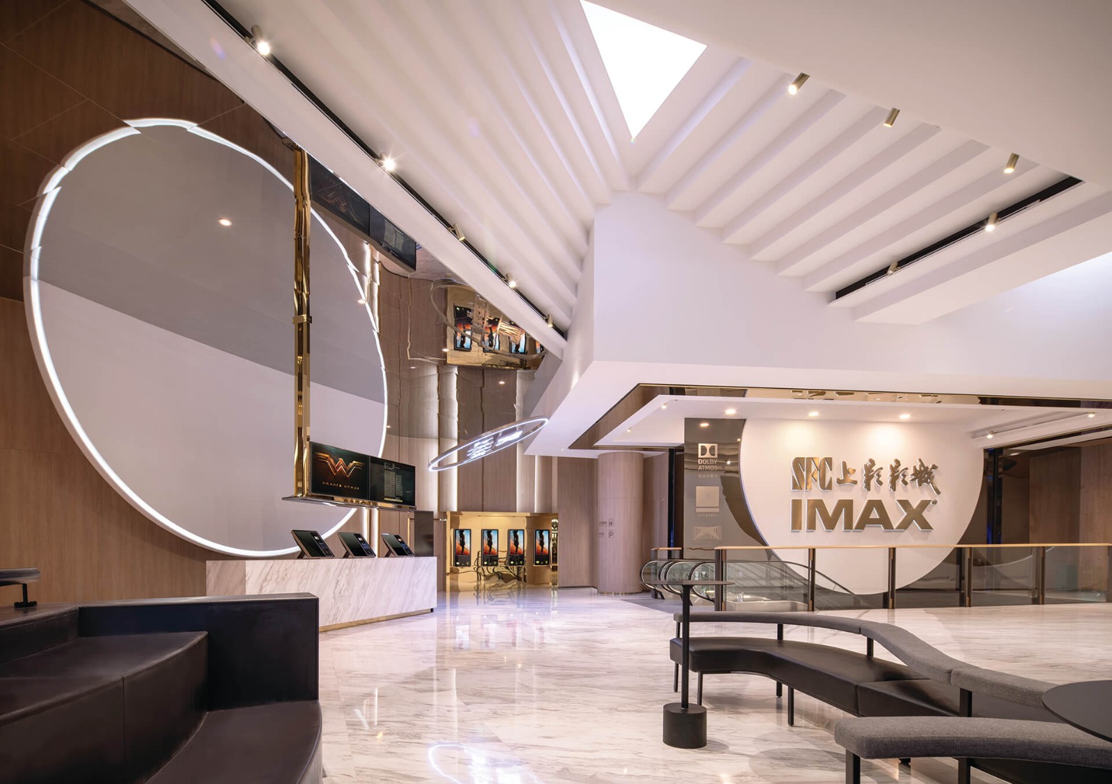 王家卫打造画廊式电影院,创新电影体验-3