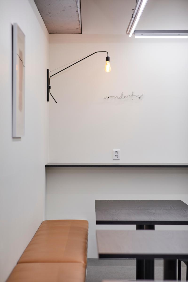 简约风格打造温馨阅读空间-24