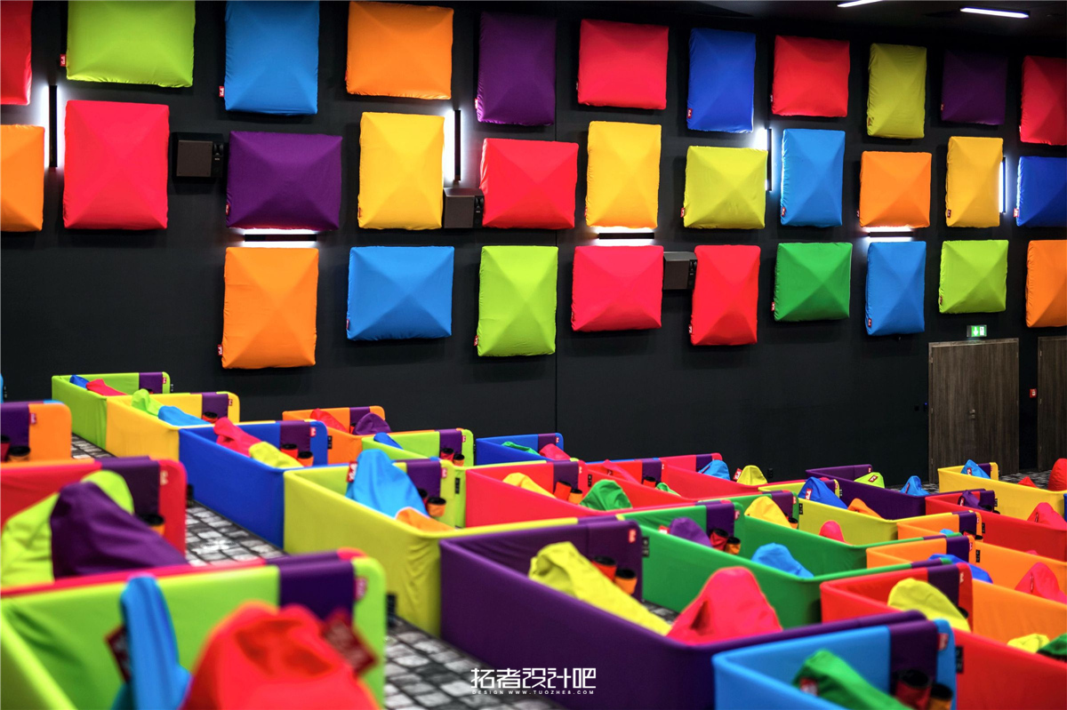色彩缤纷的影院空间，打造沉浸式观影体验-5