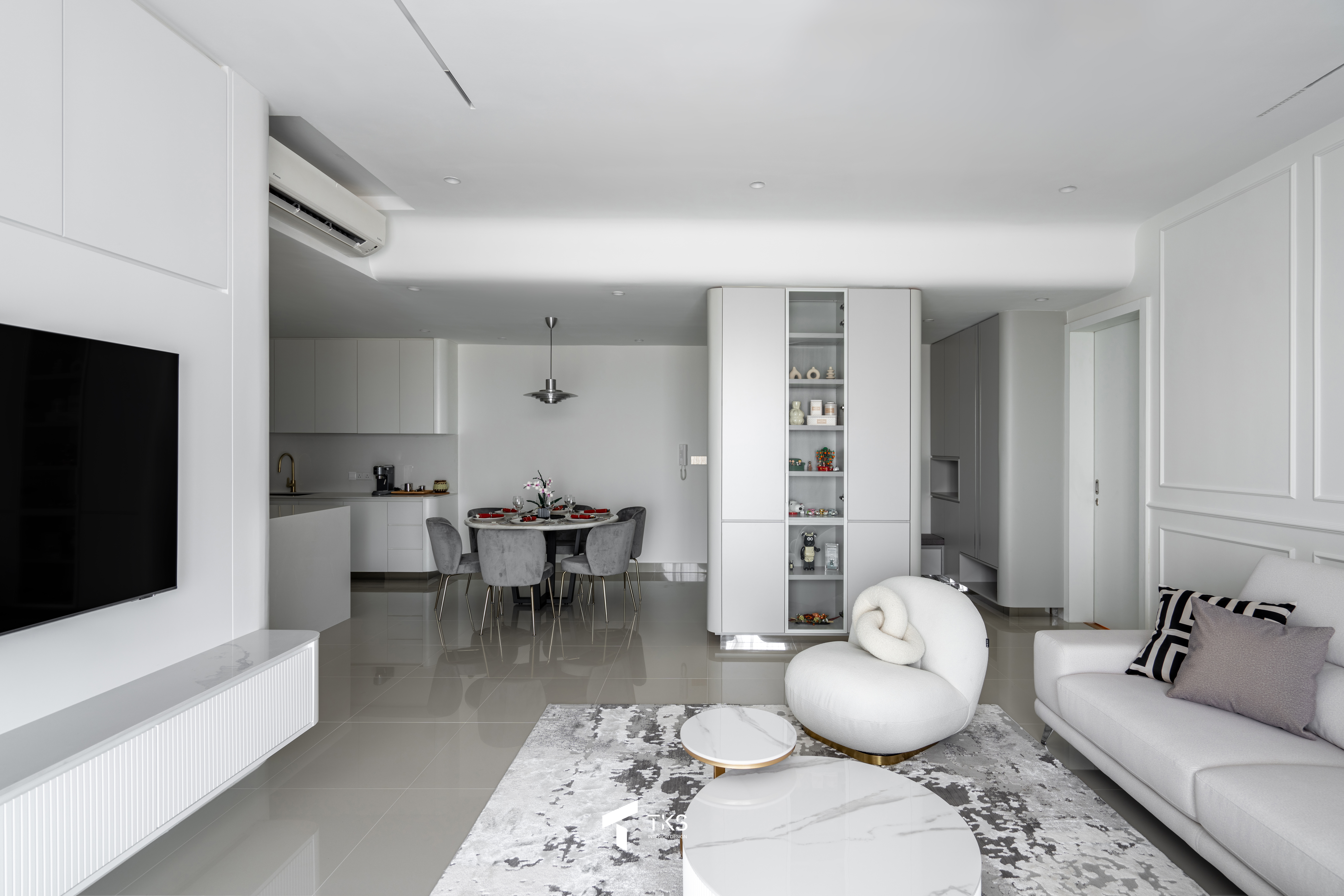 "Streamlined Contemporary French Design" @ EAST PARC-11