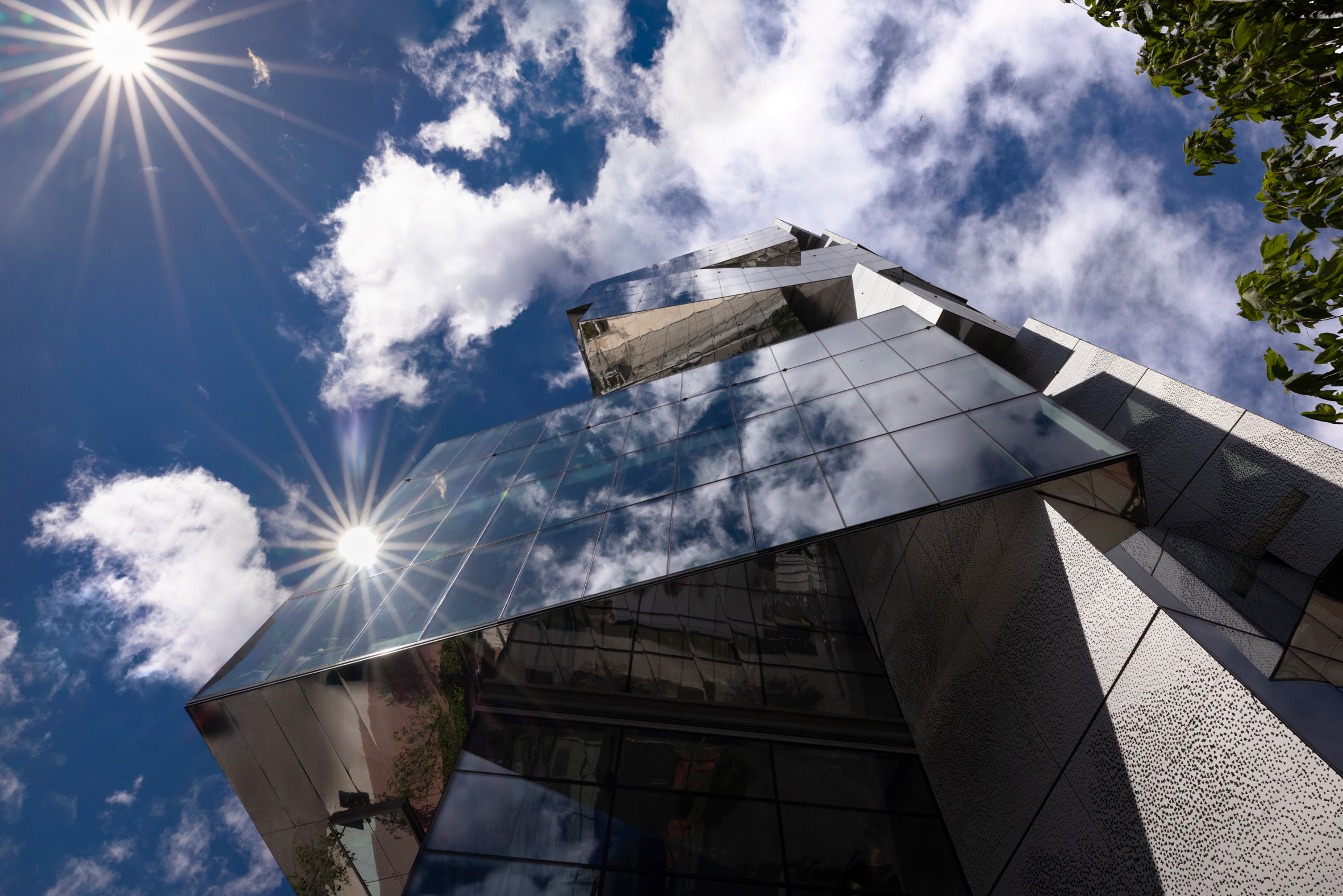 "日式灯笼灵感 | OSO 打造温哥华独特玻璃立方体高楼"-7