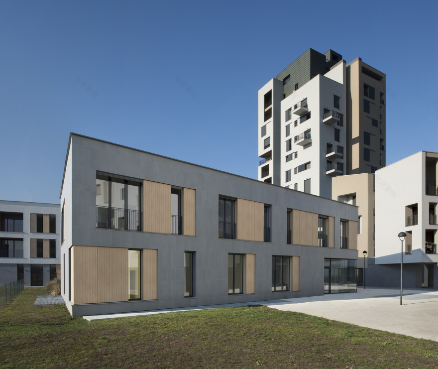 米兰老年住宅区的温馨木色调和谐空间-24