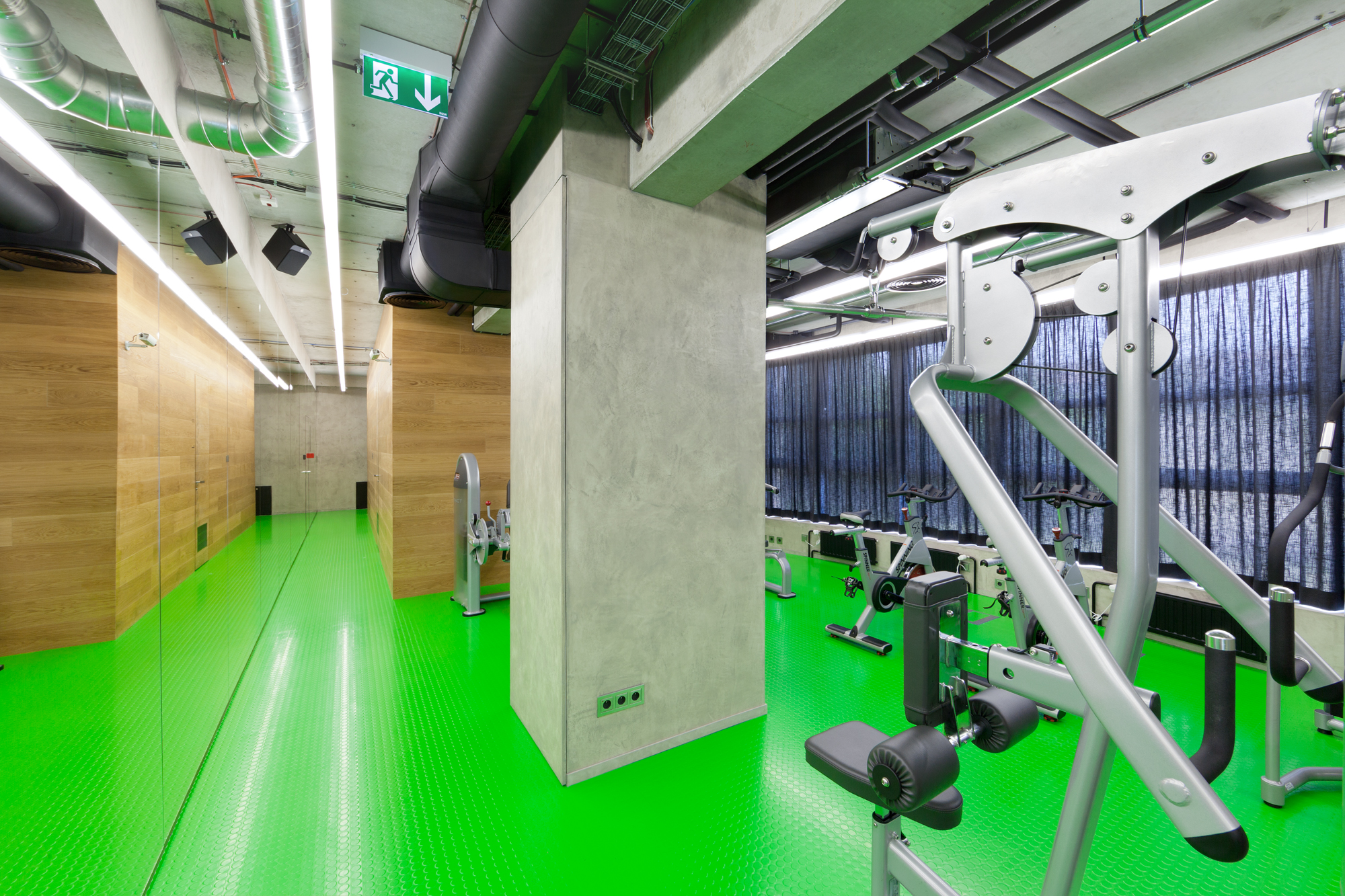 布拉格 KKCG 建筑室内设计 | 垂直花园与自然材料的融合-24