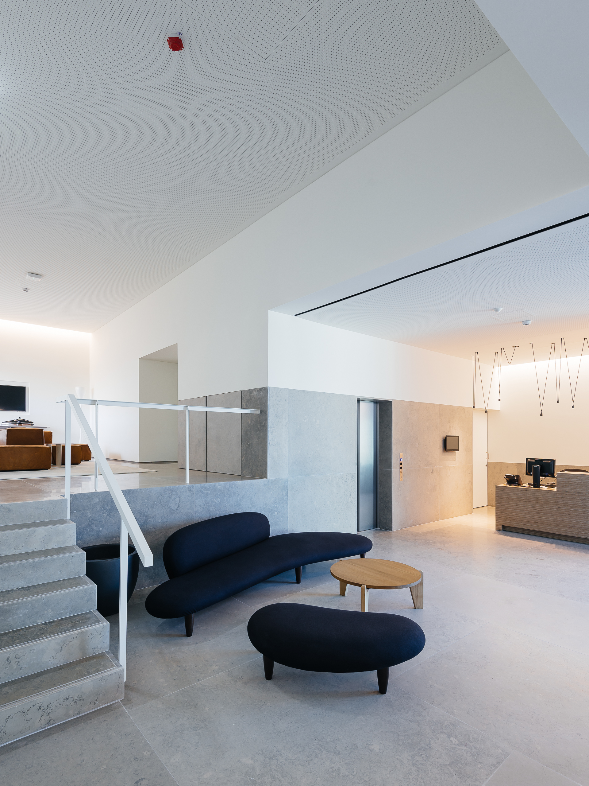 葡萄牙 Plural 药店总部物流中心,古今交融的办公建筑-55