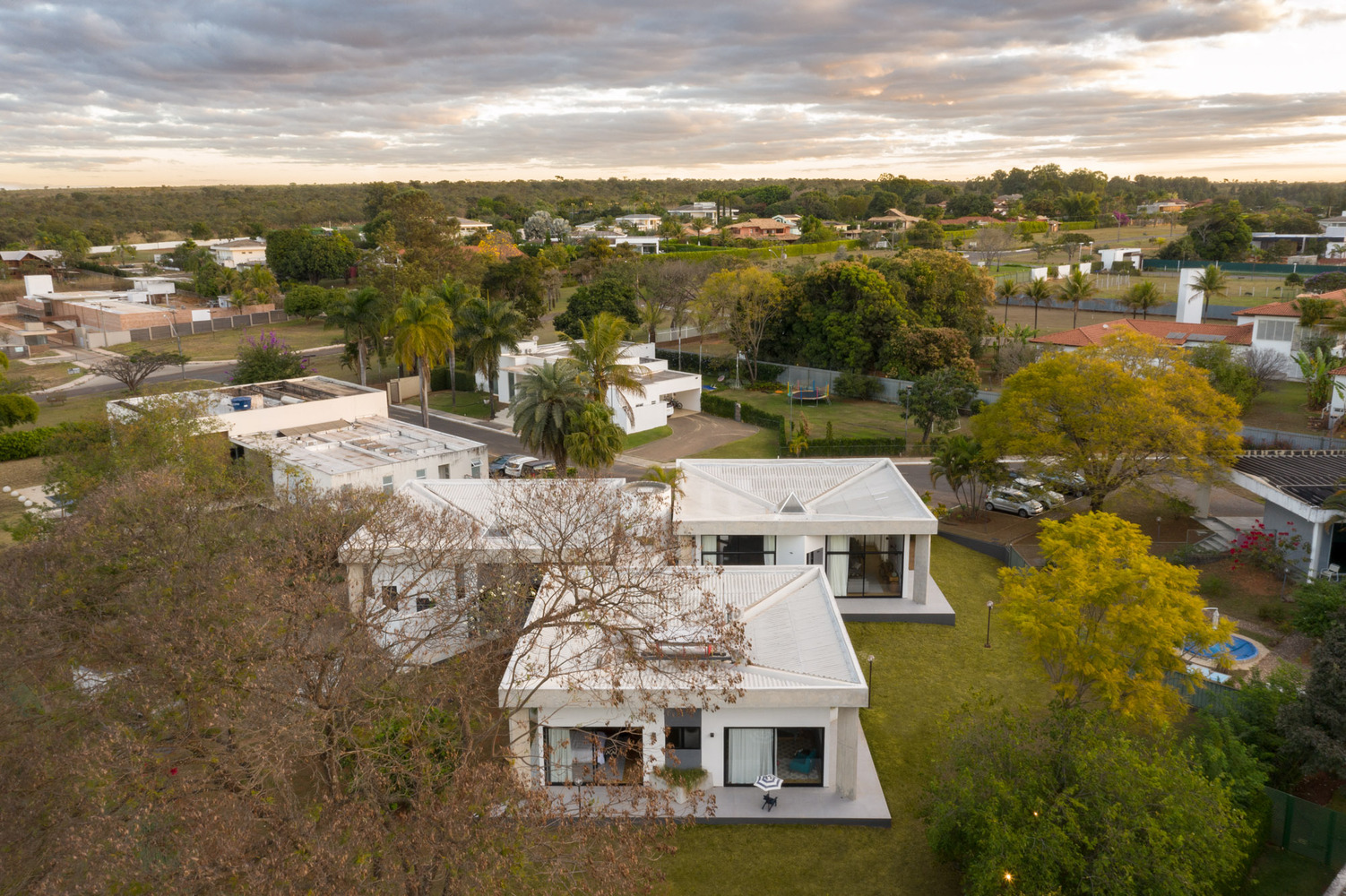 巴西现代主义住宅丨巴西巴西利亚丨Debaixo do Bloco Arquitetura-50