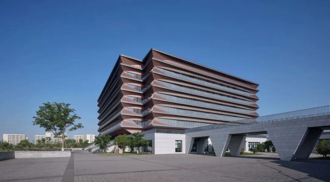 一阁挑江南,悬廊渡书舟:嘉兴大学图书信息中心-42