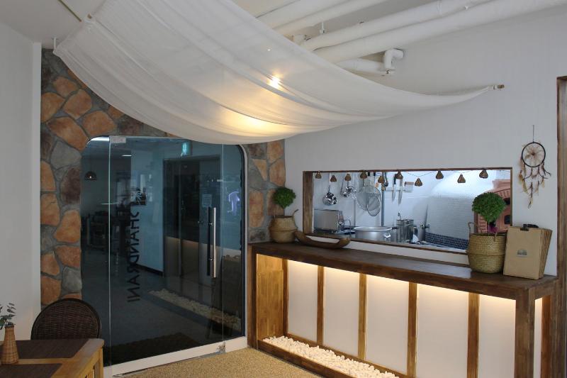 首尔山德雷尼餐厅 白色&木质打造温馨氛围-9