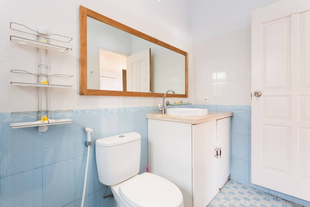 实用巴厘风格小屋与简易热带花园设计-17