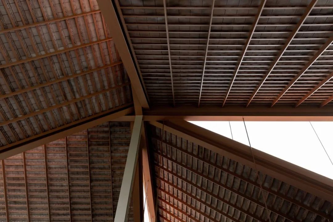 泰国乡村新咖啡馆 | 玻璃与木瓦的生态融合-27