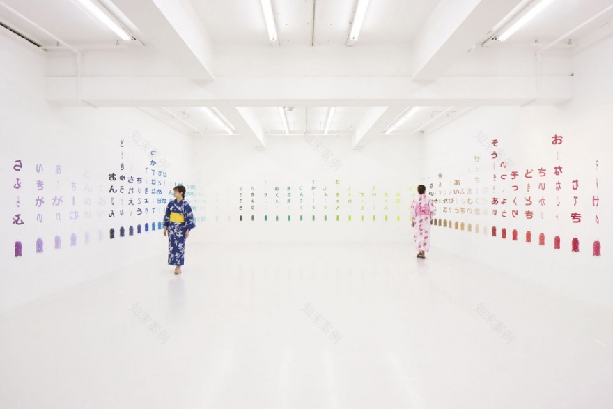 彩纸映衬下的“语言的世界”可尔必思 100 周年装置艺术展-35