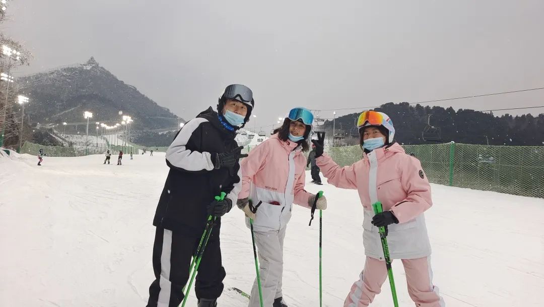 雪中温泉与滑雪的团队建设之旅丨中国北京-21