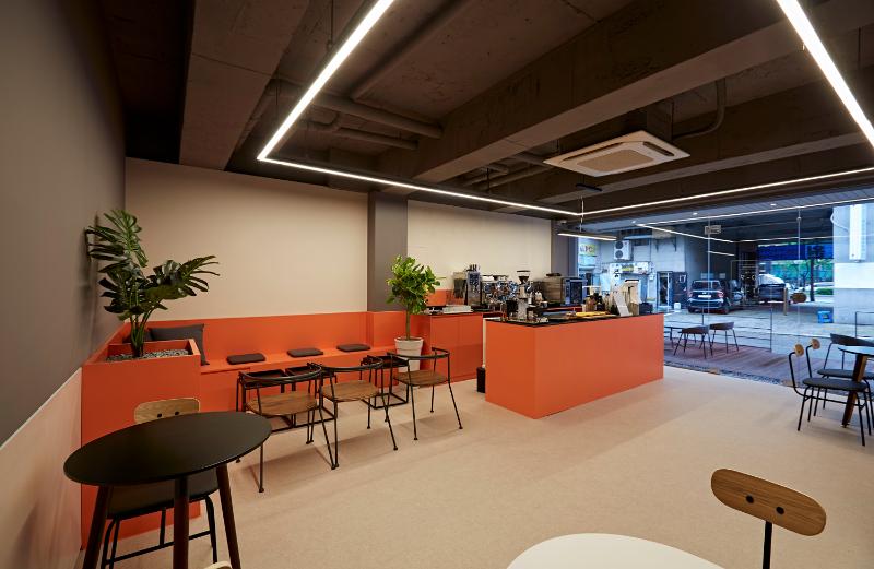 11 坪简约咖啡馆，色彩点睛的室内设计佳作-4