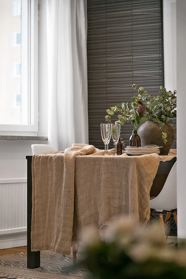 封闭阳台打造双重客厅，享受宁静阅读时光-8