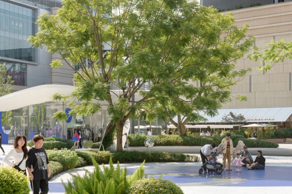 成都万象城公共广场改造设计丨中国成都丨扎哈·哈迪德建筑事务所,FLO景观设计事务所等-16