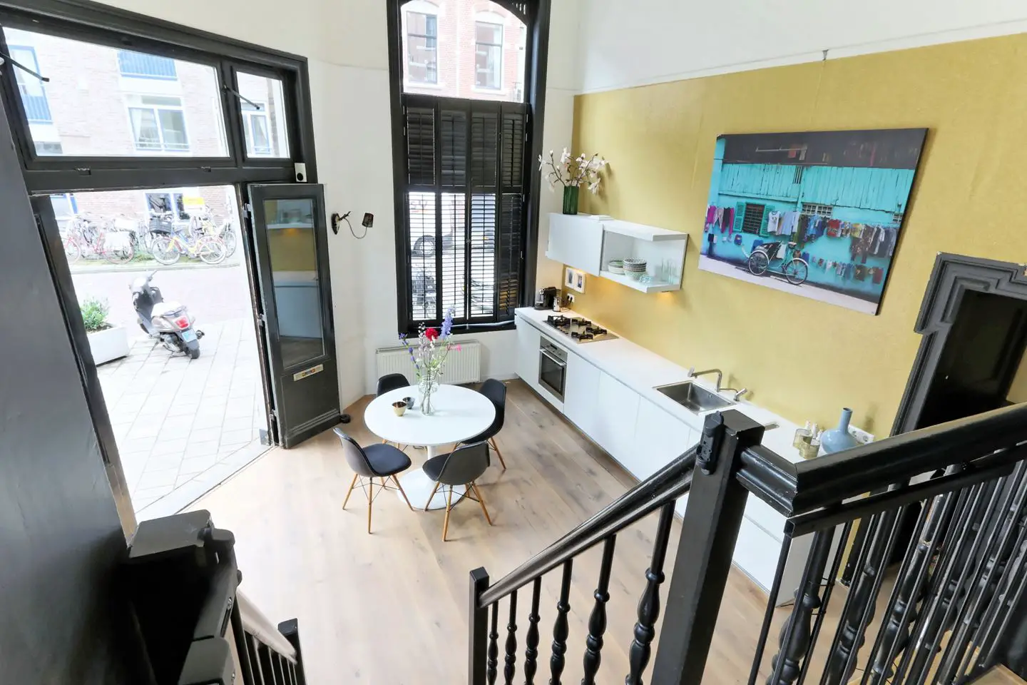 阿姆斯特丹 1897 年老建筑里的彩色魅力公寓-3