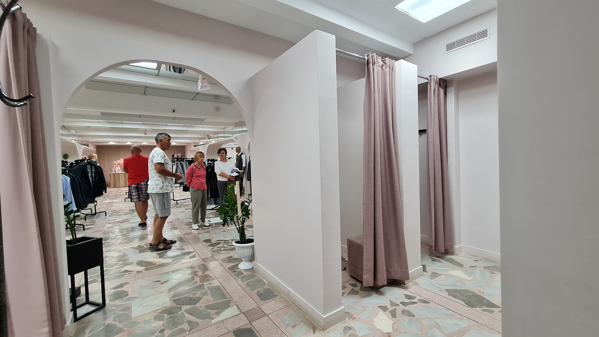 FAVORIT 女装店-13