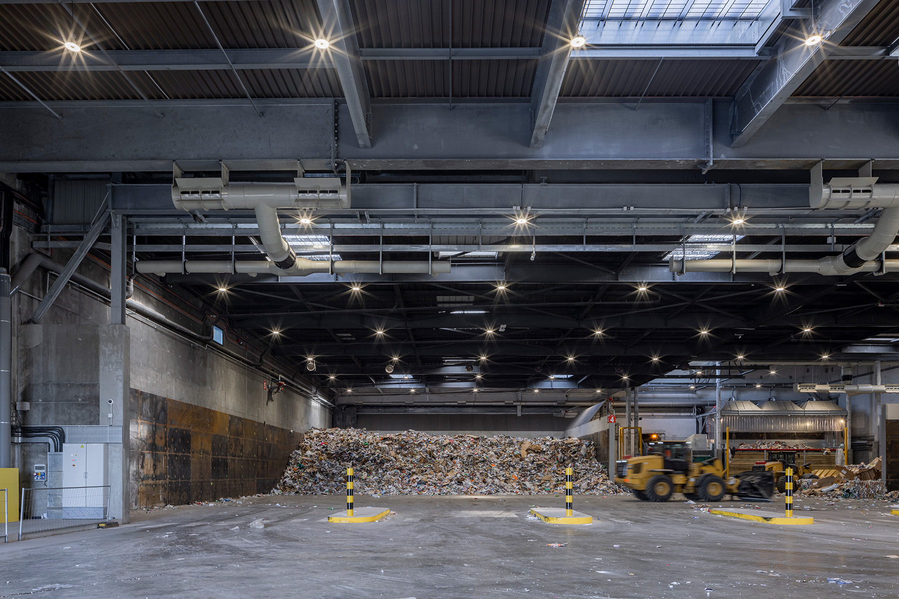 巴黎南特雷垃圾分拣中心改建,绿色环保与高效工作并重-16