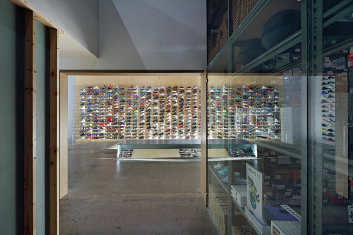 简约工业风打造洛杉矶潮鞋名店-13