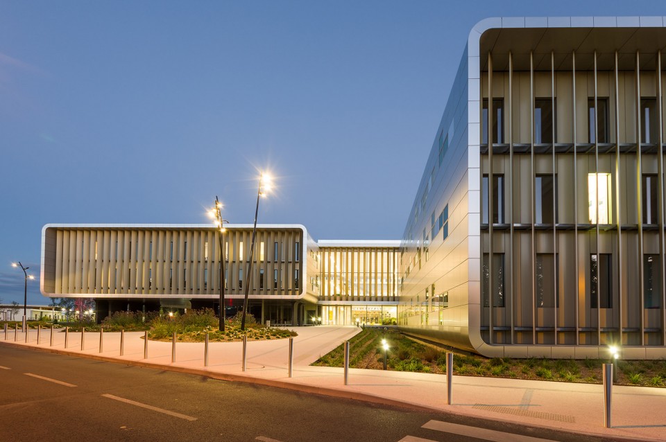 普瓦提埃大学中心医院行政中心 · 现代简约设计-8