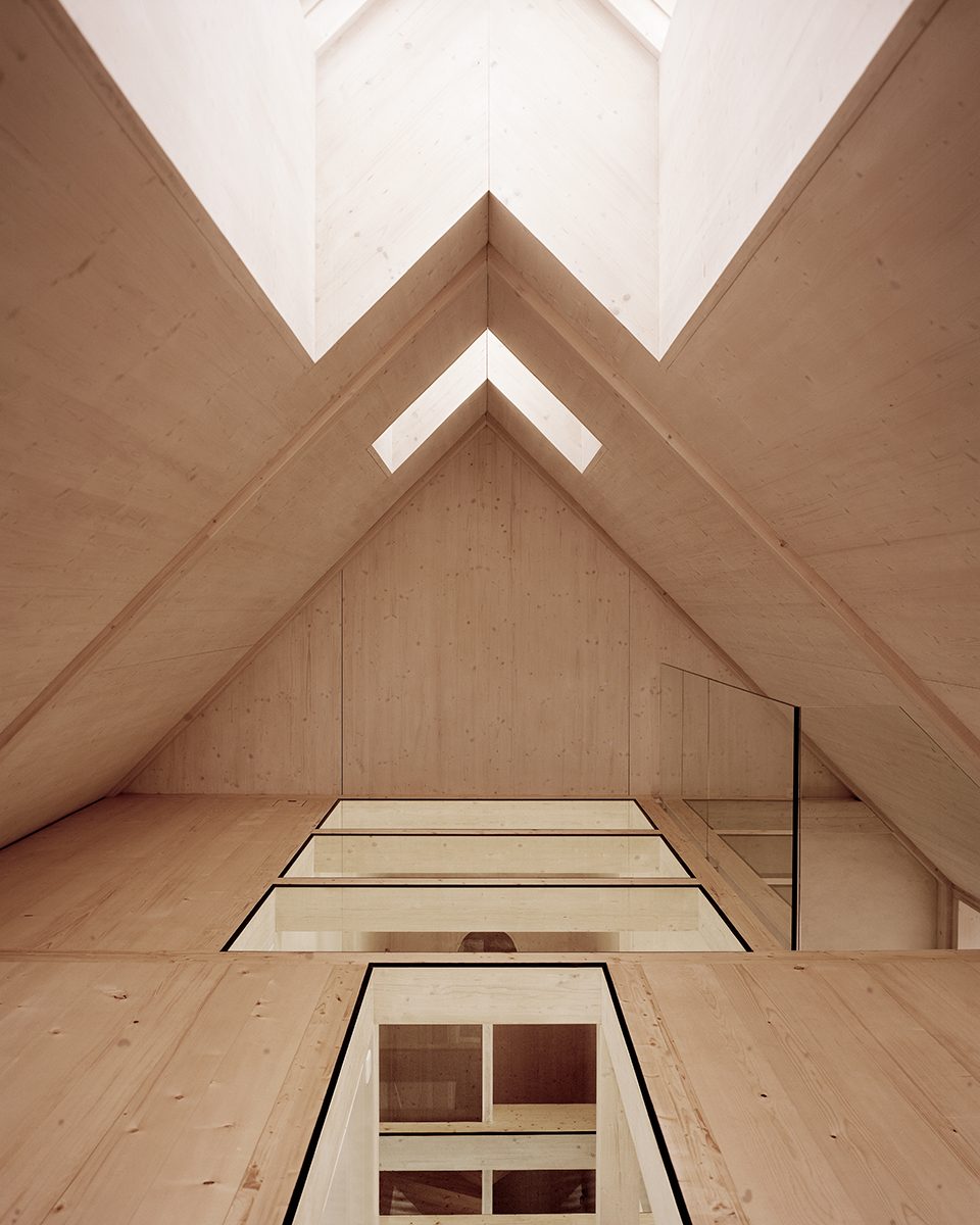 瑞士自给自足现代农舍 | 节能环保,和谐融入环境-18