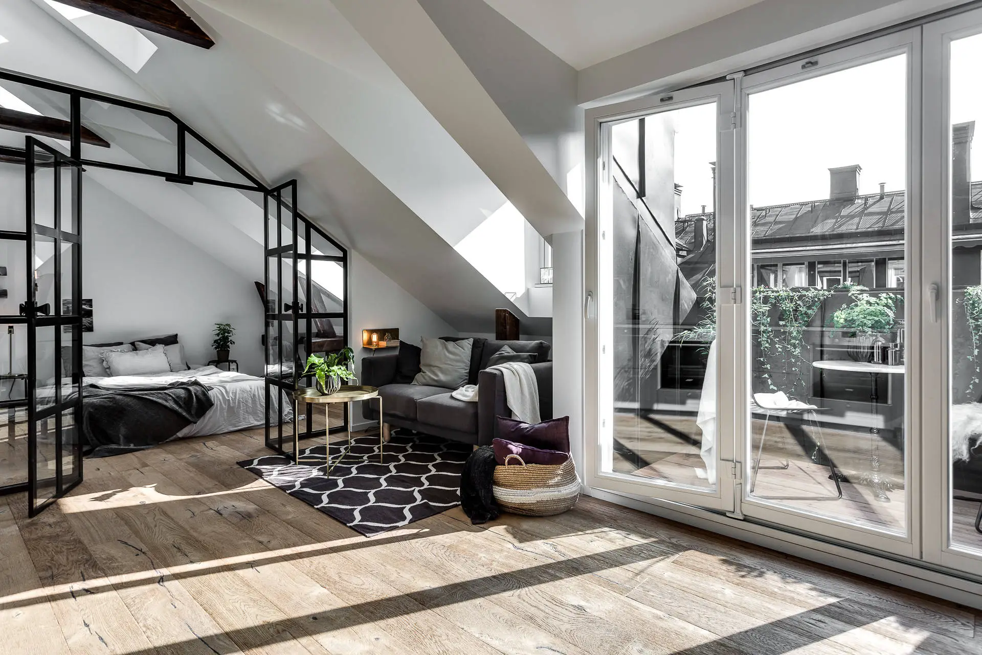 小空间大利用 | 玻璃隔墙的装饰魅力-3