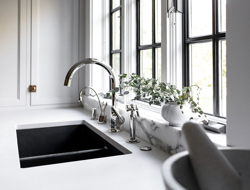 纽约郊区黑白极简豪宅，尽显品味与优雅-7