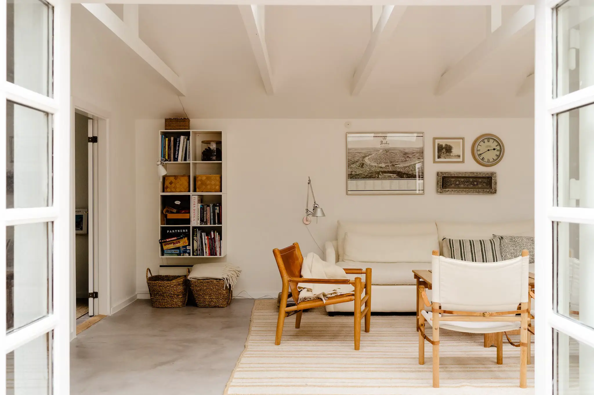 瑞典水畔明亮度假屋,自然宁静的北欧风情设计-7