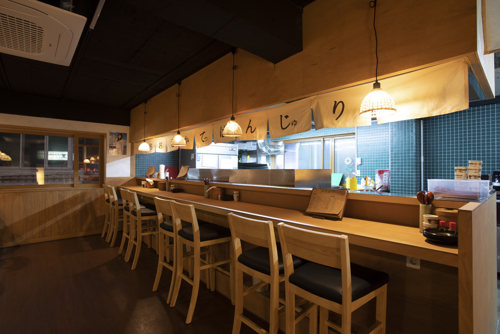 오사카철판쥬리 | 独特木质内饰的 20 坪极简餐厅设计-3