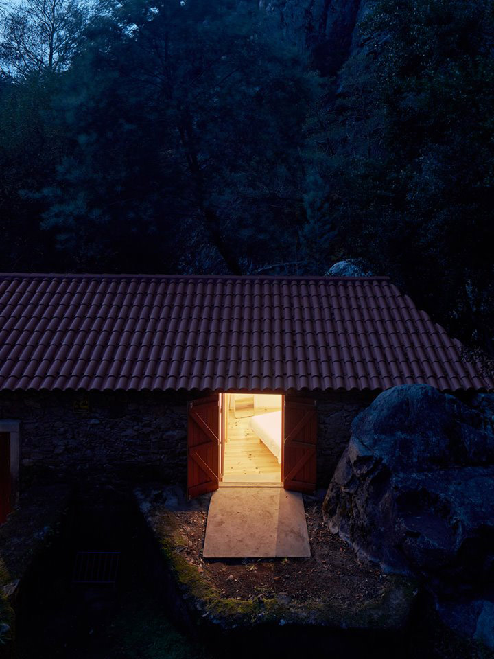 悬崖边的水磨坊民宿 / Bruno Lucas Dias Architecture-46