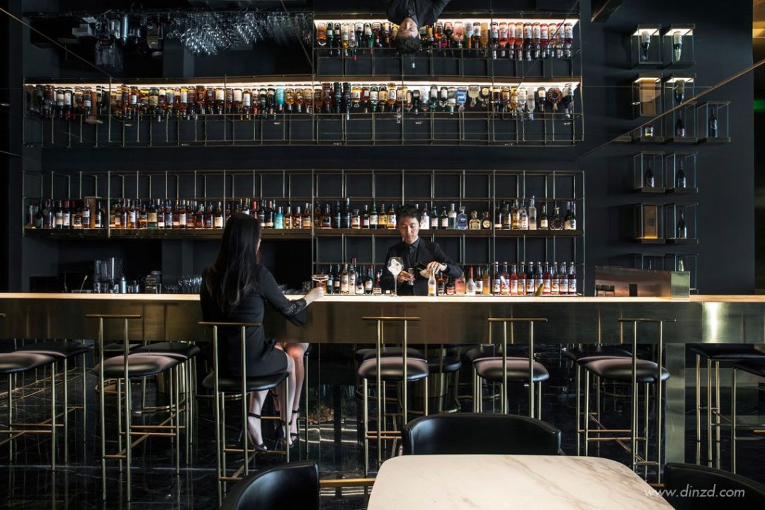 西安 TUESDAY AOYAMA 多领域创新复合店，金色悬浮盒子展现空间层次-13