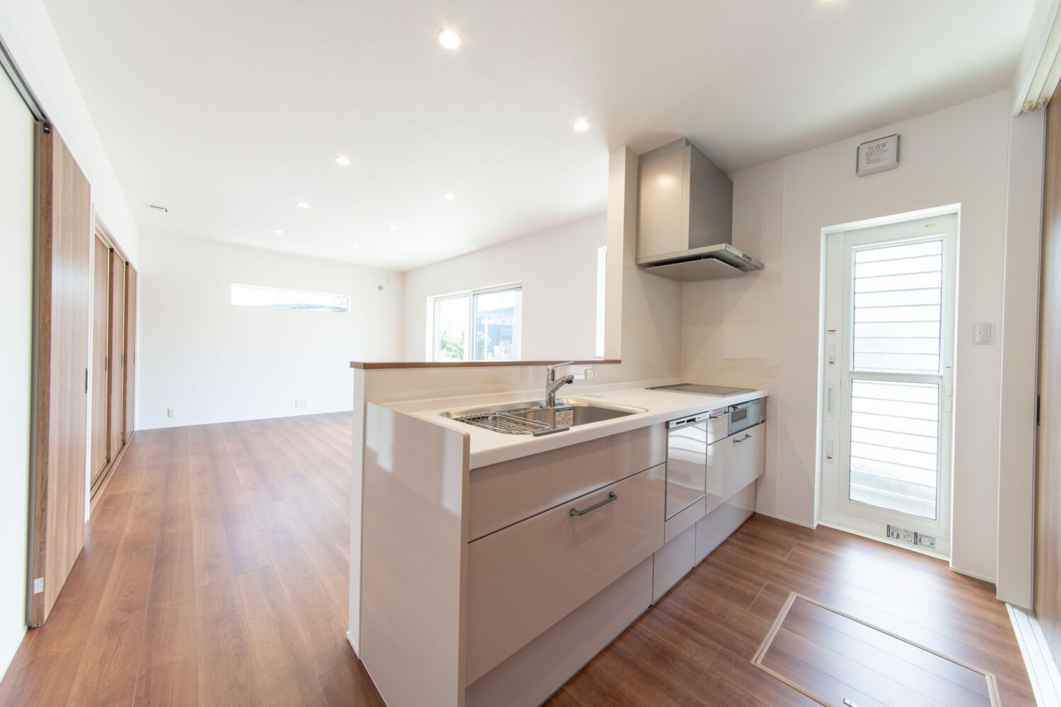 ランドリールームと物干しスペースを広く確保したフリージアの家丨日本和歌山丨ロイヤルホームズ-26