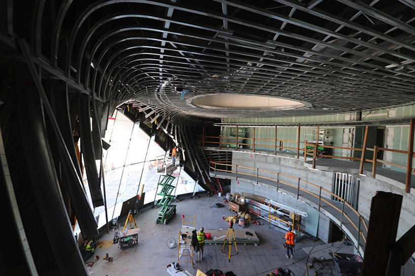 洛杉矶 fluid 面 Lucas 博物馆安装中,千余曲面 FRP 板营造有机氛围-25