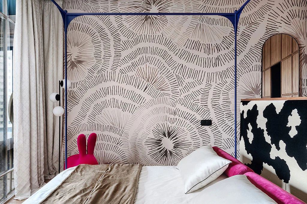 多彩不规则布局公寓，大胆壁纸打造现代时尚空间-14