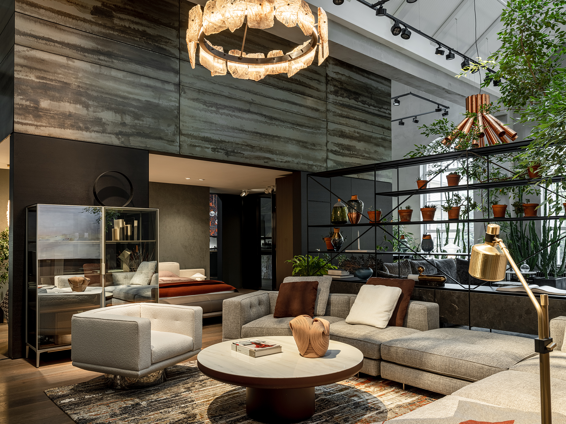 Новые коллекции мировых брендов в салоне  Krassky-1