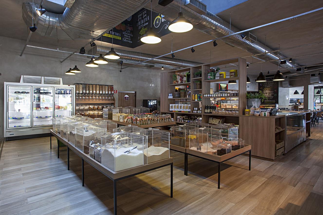 巴西 Empório Frutaria · 工业风自然美食市场设计-11