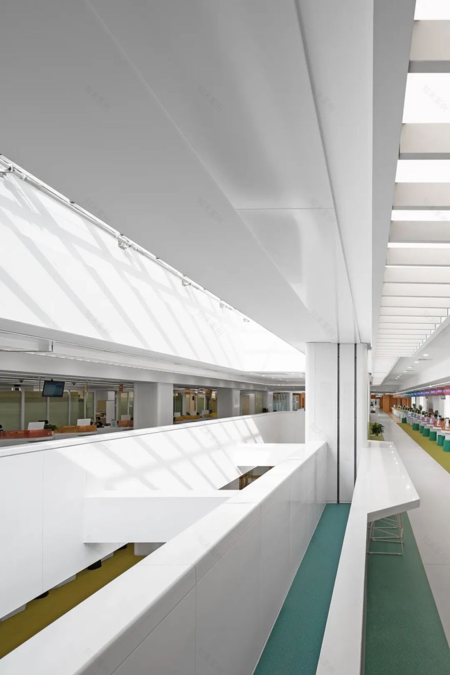 以空间色彩组织流线的市民中心设计-44