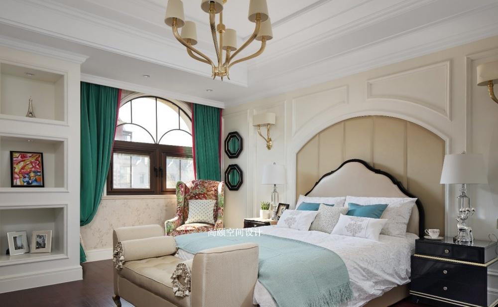 欧式高级卧室设计 | 白色硬装与绿色软装的和谐旋律-8
