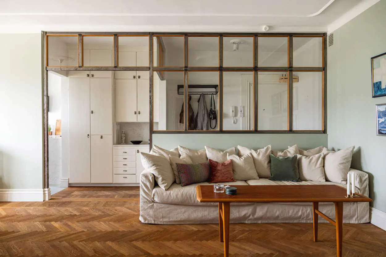 瑞典南部马默公寓的独特钢化玻璃隔墙设计-1