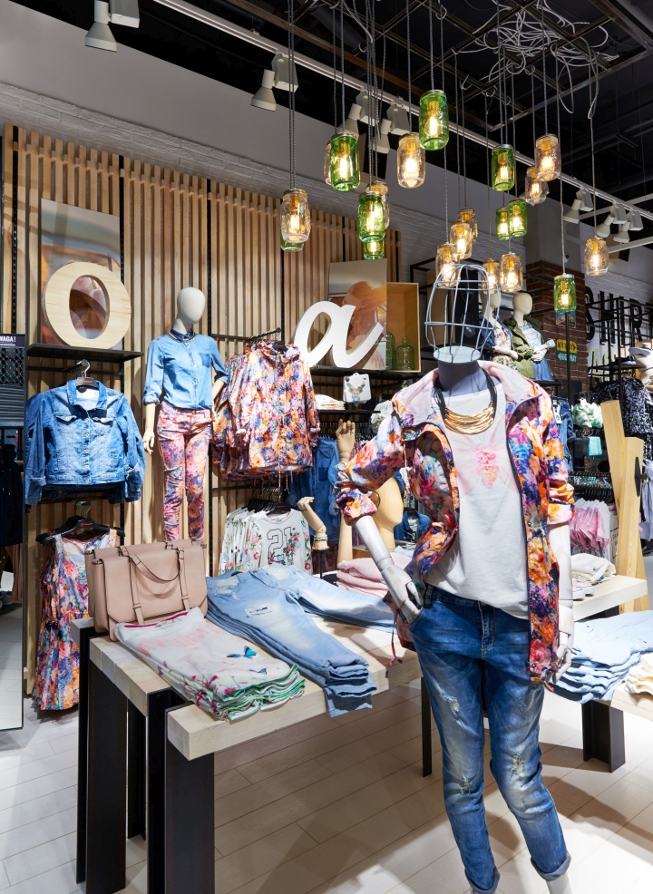 波兰华沙House Store服装专卖店空间创意设计-4