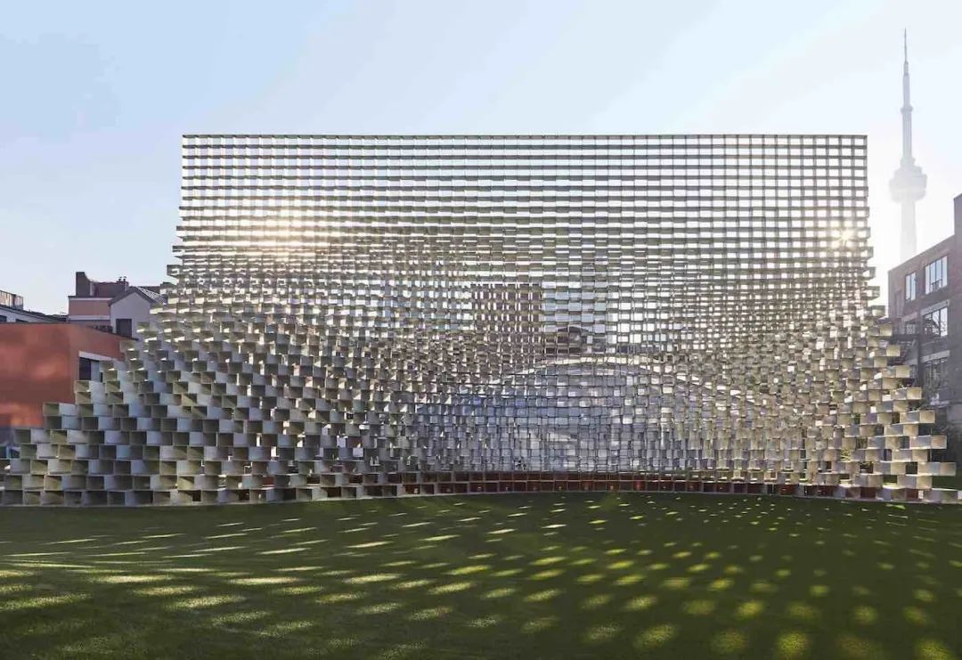 伦敦蛇形展馆"解构"之墙-42