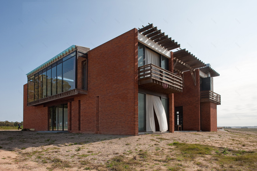 乌拉圭度假屋 | 砖石矩阵中的光影游戏-26