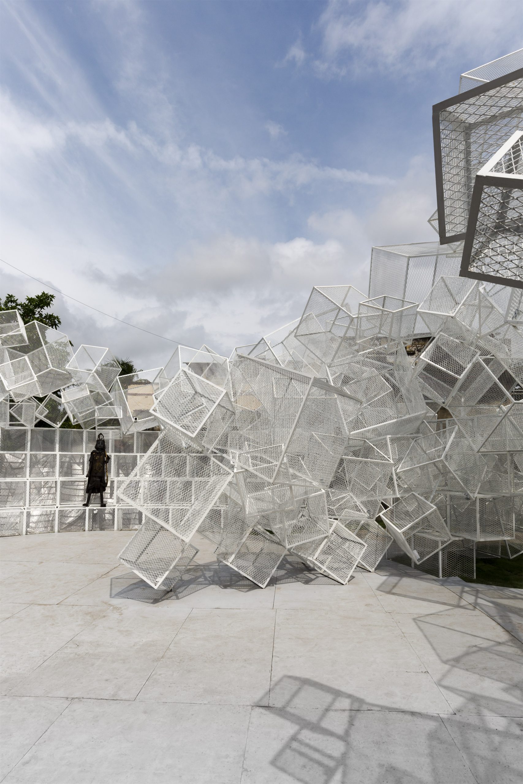 印度杜尔迦女神节临时装置，受困的飞鸟 / Abin Design Studio-19