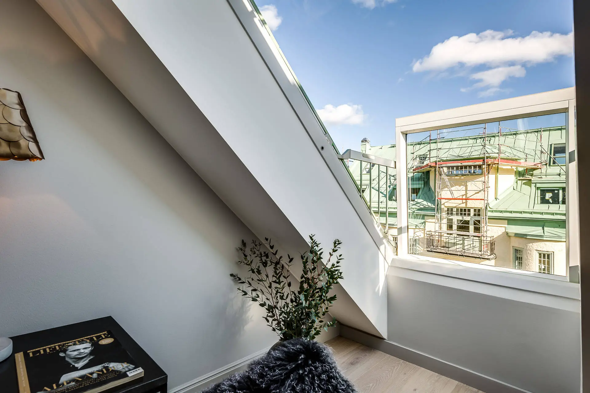 同一大厦内的三套风格统一又各具特色的公寓设计-31