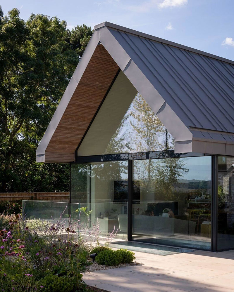 英式现代乡村别墅，玻璃幕墙融入自然-2