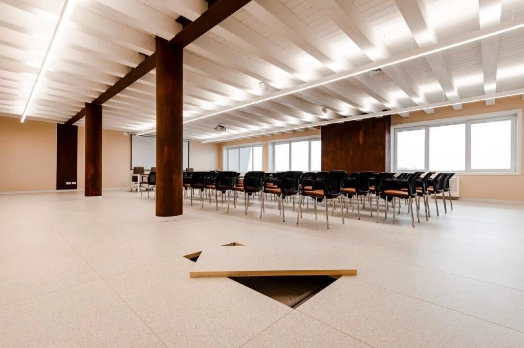 意大利 VPS 公司行政大楼丨Newfloor-7