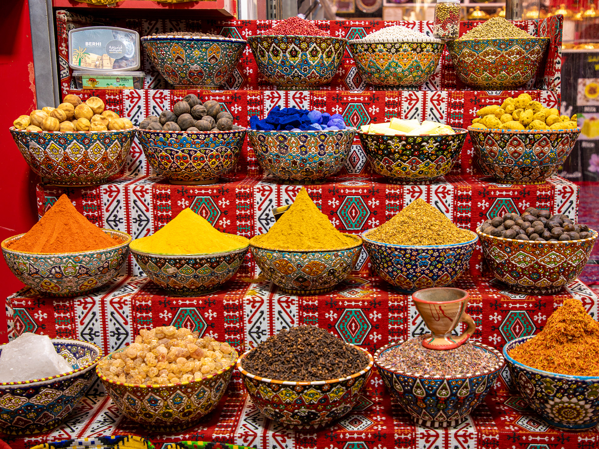 Oman - architecture, people and markets-23